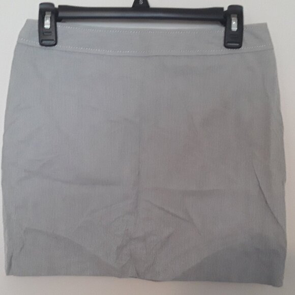 Express ladies size 2 gray/blue, white fine pinstripe.lined mini skirt - Picture 3 of 5